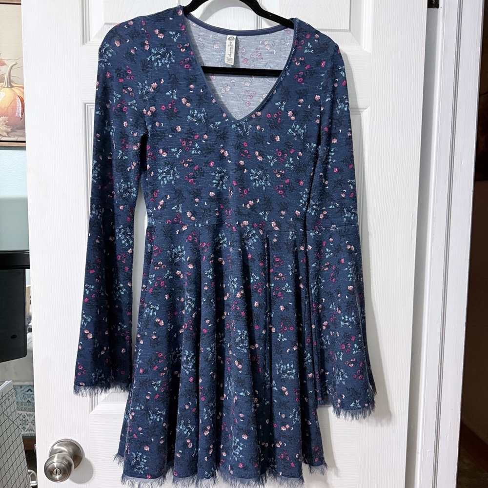 American Rag Women Fit Flare Blue Floral Dress V-Neck Long Bell Sleeves Small